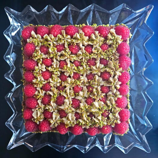 TARTA PISTACHOS Y FRAMBUESAS