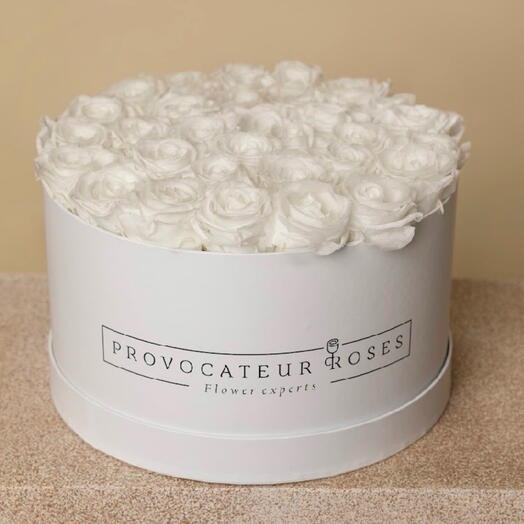 Caja 30cm redonda de rosas  preservadas blancas
