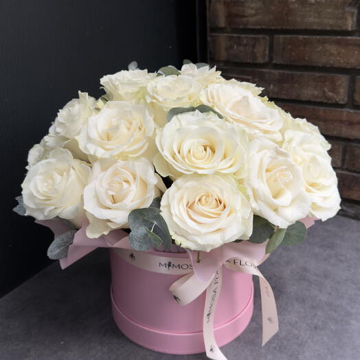 Caja de rosas blancas