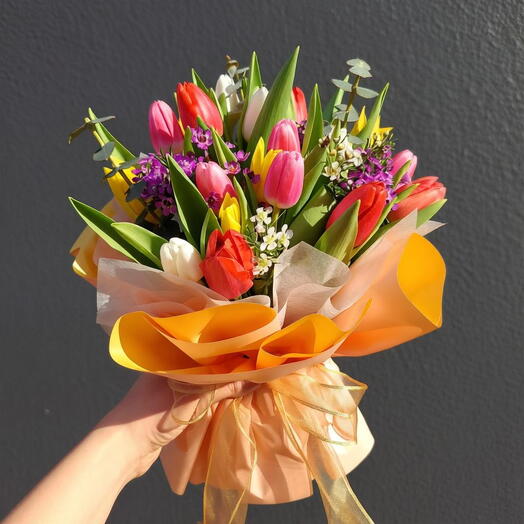 Ramos de tulipanes de multicolores