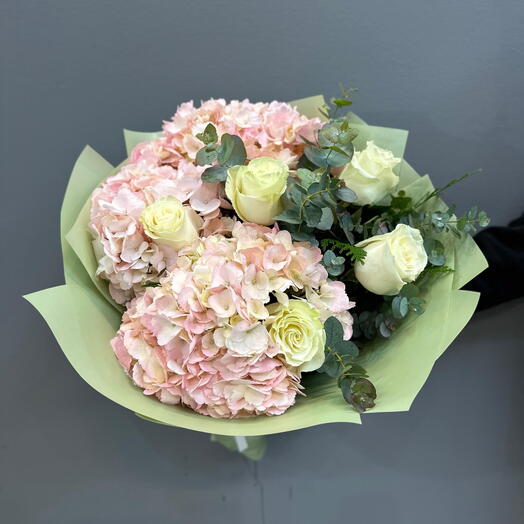 Ramo variado con rosas