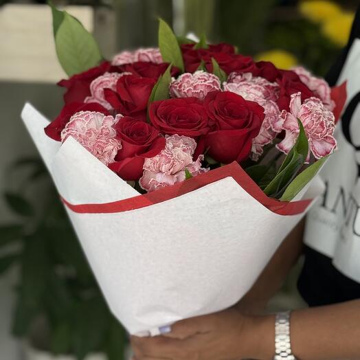 Rosas Rojas y claveles