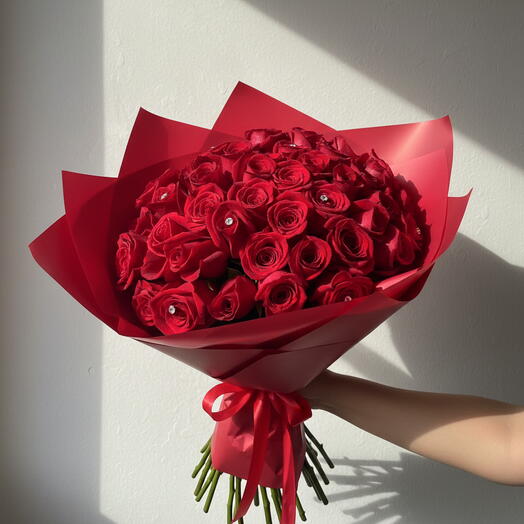 Ramo de 50 Rosas Rojas con Cristales Pasion Suprema