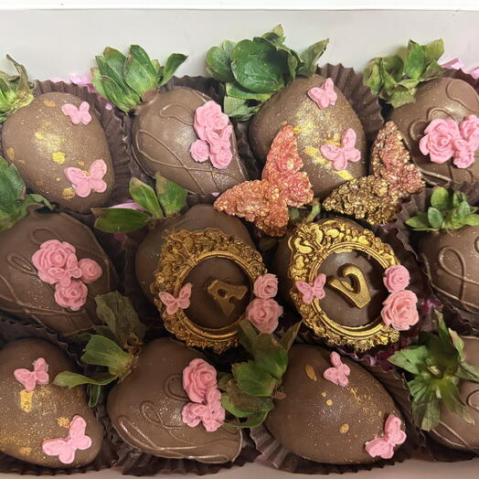 Caja de 12 fresas cubiertas con chocolate con leche