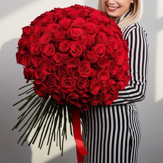 Special bouquet of 100 red roses