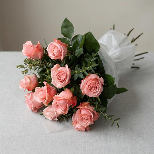 Ramo de 11 Rosas Be Sweet y Eucalipto ARAIK GALSTYAN