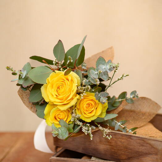 Tres Rosas Amarillas