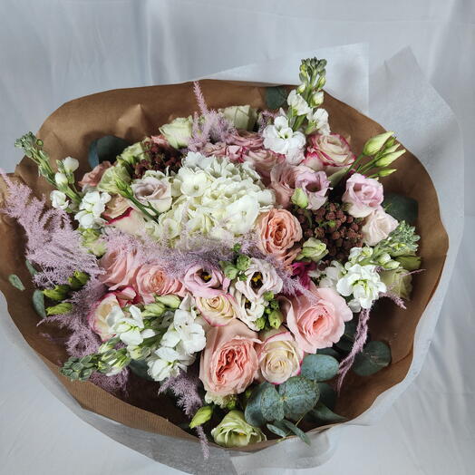 Deluxe Bouquet | Bouquet of flowers with roses, hydrangea, lisianthus