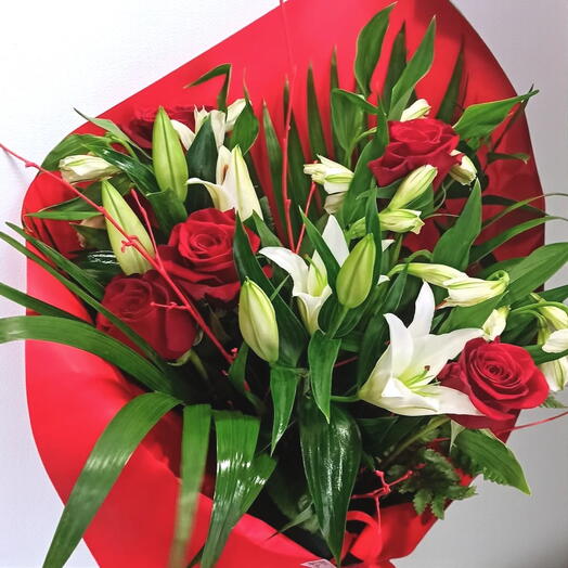 Ramo de lirios y rosas