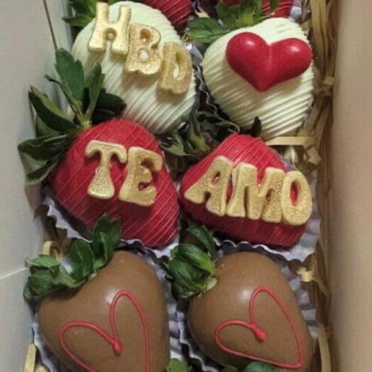 Caja de 6 fresas cubiertas en chocolate con leche