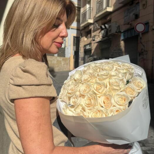 Роза Вендела - букет з 31 білої троянди