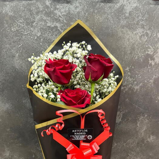 3 красные розы