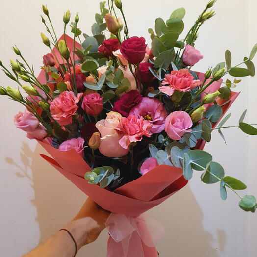 "Tan romantica"/Ramo de lisianthus, rosa y clavel