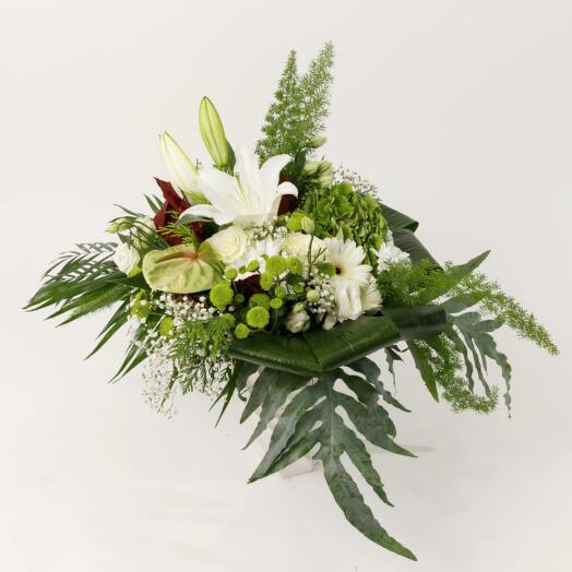 Bouquets of assorted flowers, white with Anthurium Armonia