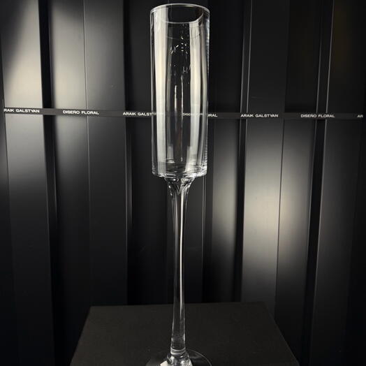 Cilindro de vidrio sobre pie de ARAIK GALSTYAN