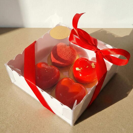 Caja Regalo Corazones Rojos Gourmet – Surtido de Postres Romanticos