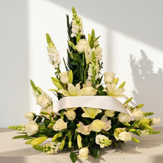 Centro Rosa Blanca – Elegant funeral center with lilies and white roses