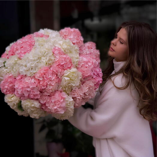 Bouquet of 31 hydrangeas