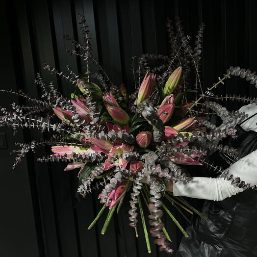 Ramo de lilium y eucalipto