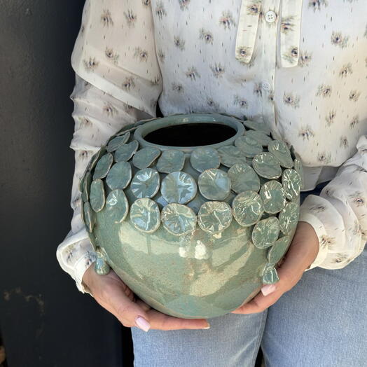 Jarron Verde Gris con Relieve de Hojas M