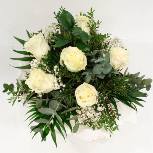 Bouquet of 6 white roses