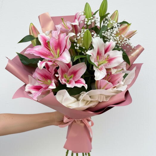 Ramo festivo de lirios rosas