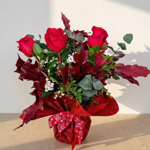 Florero de Rosas Rojas Elegantes