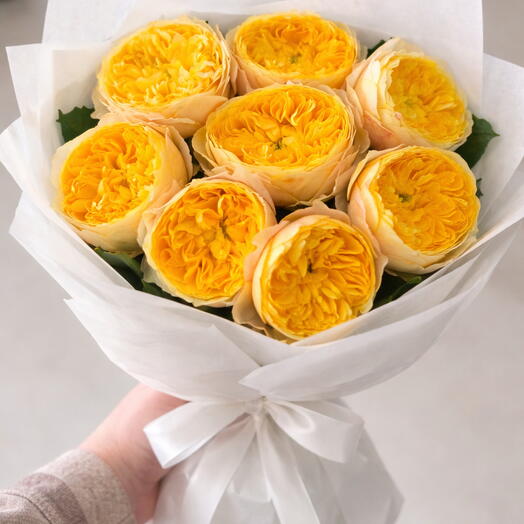 Bouquet of yellow French roses Jardin