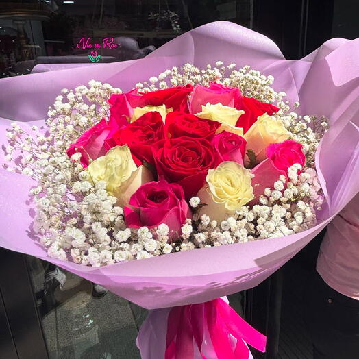 Ramo de Rosas Mixto con Paniculata Encanto Lila