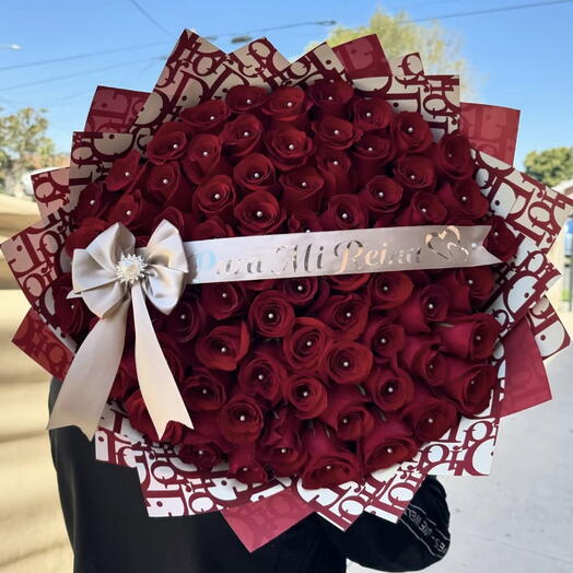 Ramo 50 rosas ( cinta personalizada )