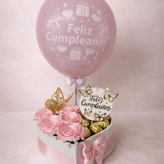 Regalo de cumpleanos para mujeres / caja corazon con rosas rosas eternas,Ferrero Rocher y globo