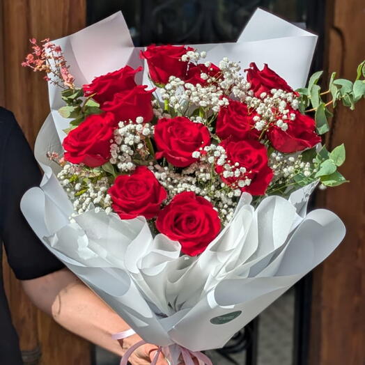 Dozen Roses – Ramo de 12 Rosas Rojas y Eucalipto