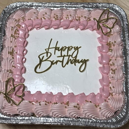 Tres leches Mediano con merengue suizo (Cuadrado 9x9 pulgadas)