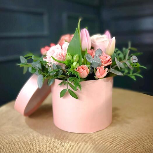 Sombrerera Orgullo y Prejuicio – Delicadeza clasica con un toque romantico