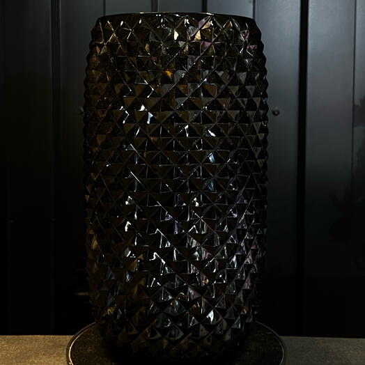 Jarron de vidrio negro con corte diamante