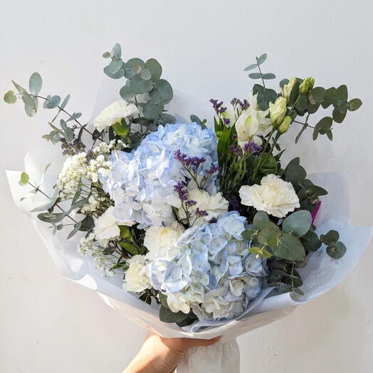 Ramo de 2 hortensias, flores y eucalipto