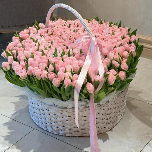 Cesta con 280  tulipanes rosas