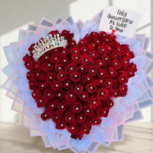 Bouquet corazon de 100 rosas rojas con perlas y corona – ramo romantico premium para aniversario y San Valentin