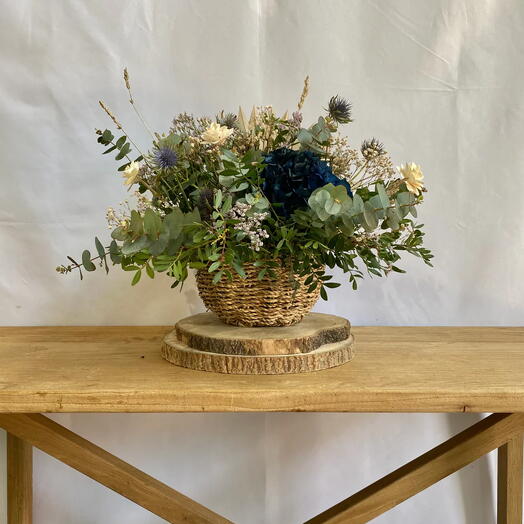 КОРЗИНА С СИНЕЙ ГОРТЕНЗИЕЙ