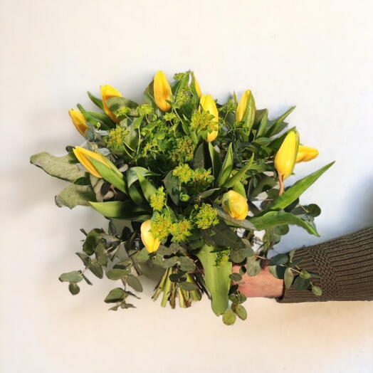 Ramo de 12 Tulipanes amarillos (No incluye jarron)