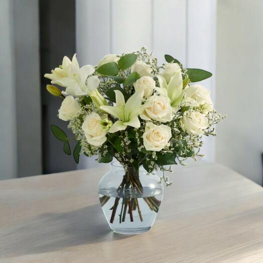 Ramo de Lilium Blanco Oriental, Rosas Blancas y Limonium