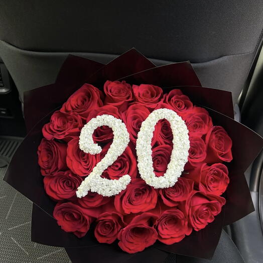 25 rosas con numero de paniculata blanca personalizado
