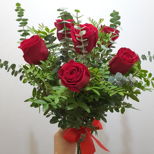 Ramo de 6 rosas rojas