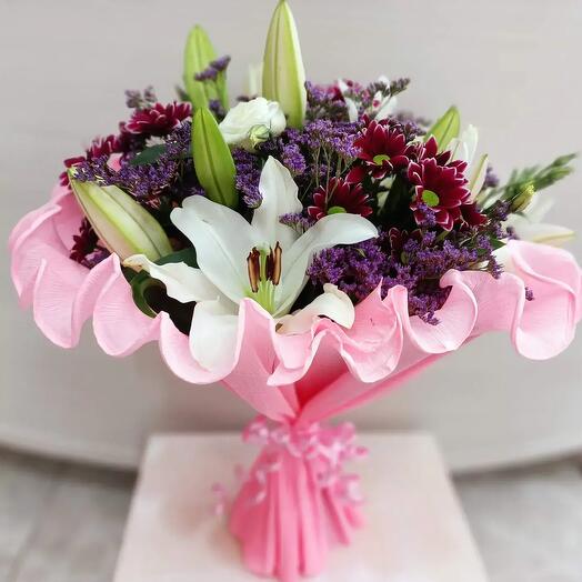 Ramo de Flores Aine – Armonia Floral con Toques Elegantes