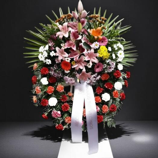 Corona de Flores Clasica Europa – Homenaje Floral con Elegancia y Respeto
