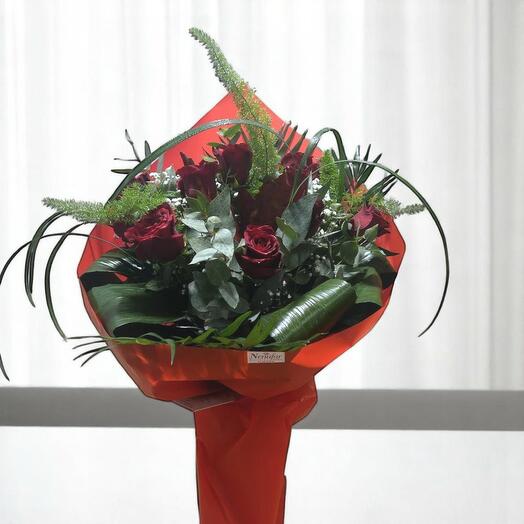Bouquet of a dozen premium red roses