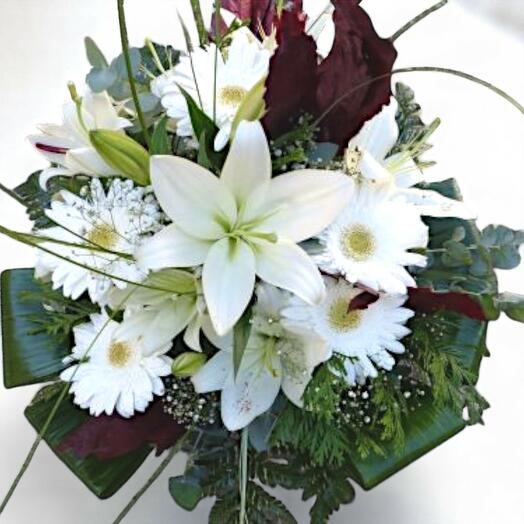 Bouquet of white Oriental lilies and gerberas