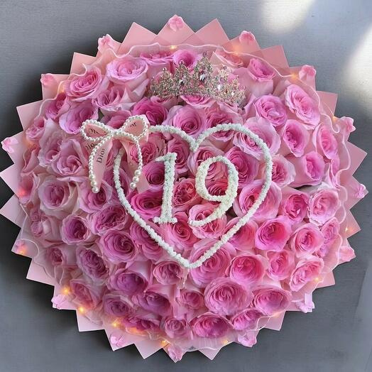 Ramo de 70 Rosas Rosadas con Numero y Corona