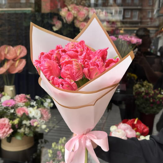 10 pink tulips