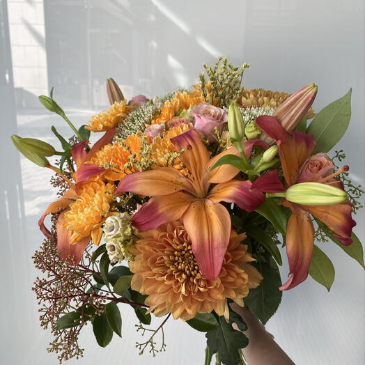 Ramo de crisantemo y lilium